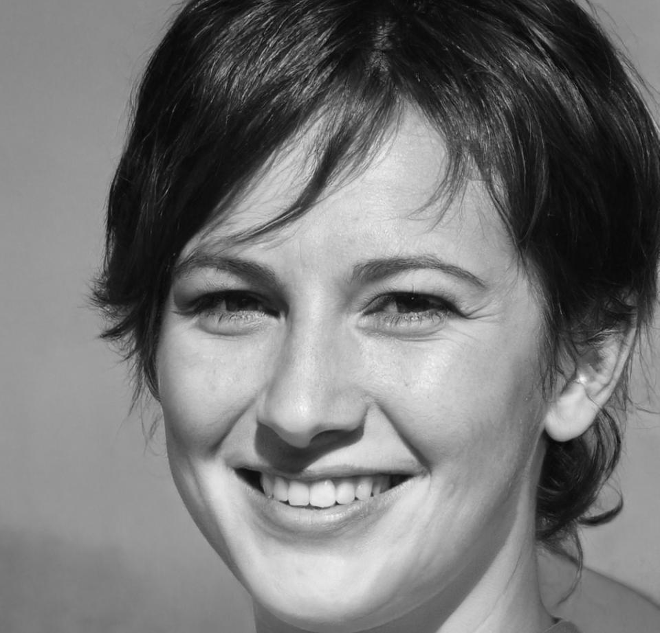 Marlies Hoffmeier, Leitende Finanzanalystin